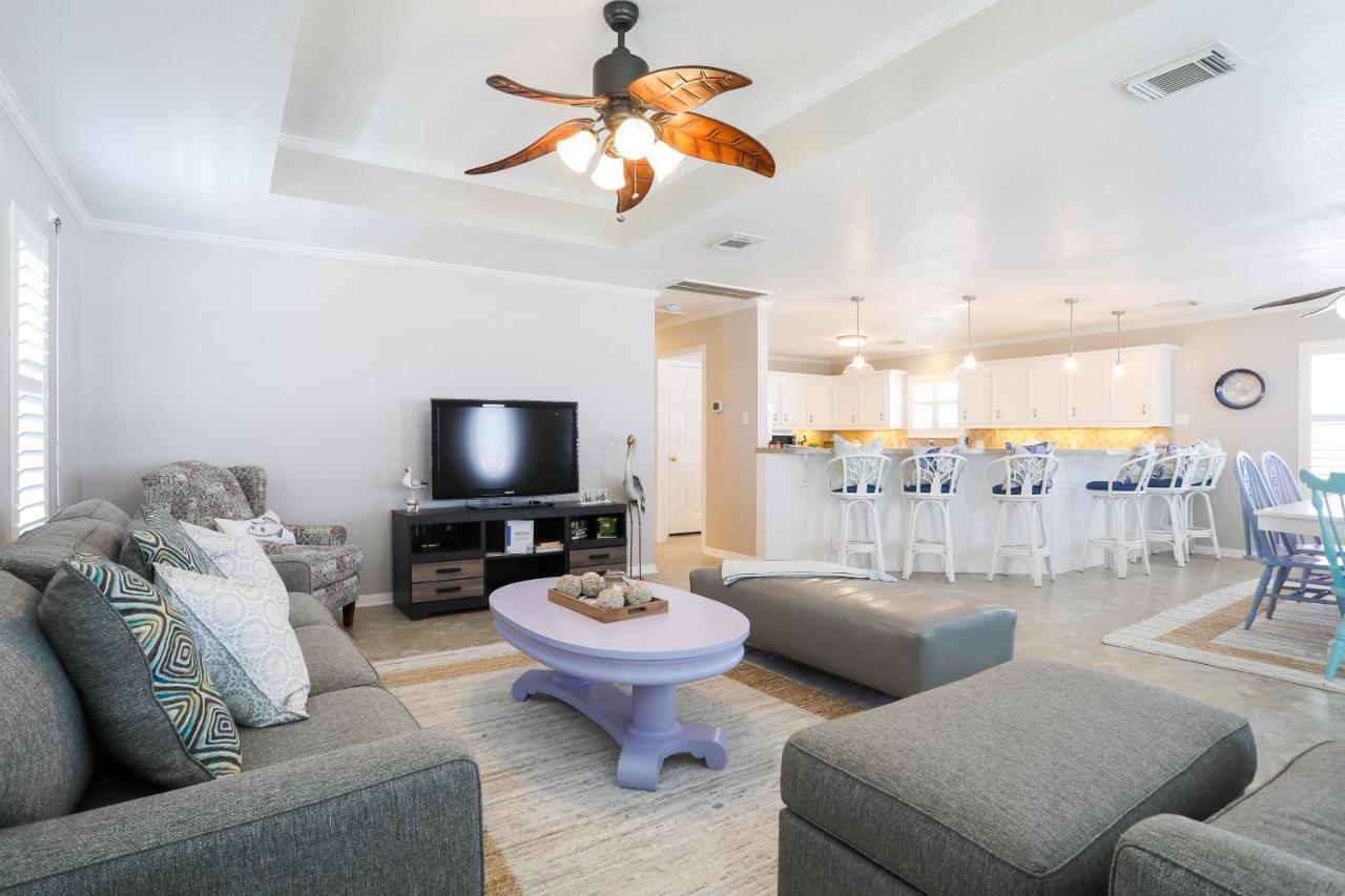 Bayside Bliss Villa Crystal Beach Exterior photo